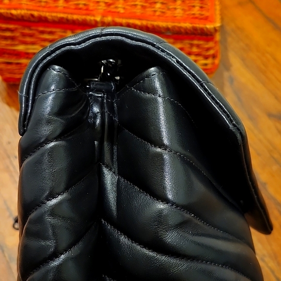 Saint Laurent Loulou Medium Bag - Picture 7 of 16